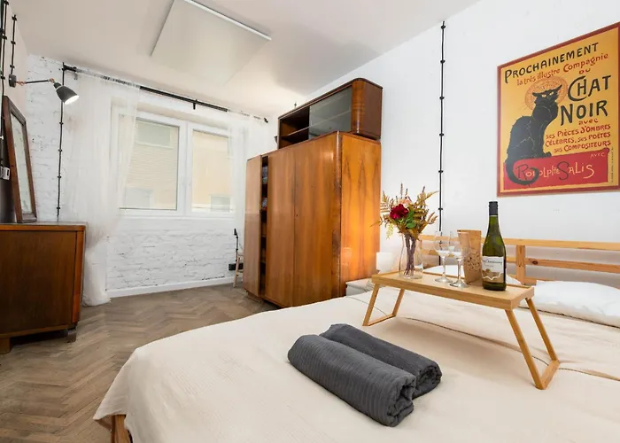 Retro Retreat By Rentujemy